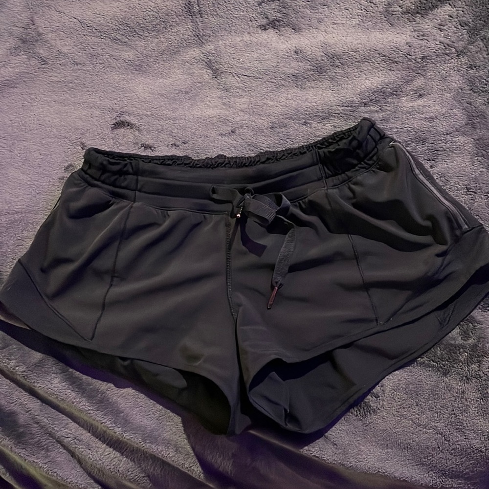 size 2 lululemon hotty hot shorts!!